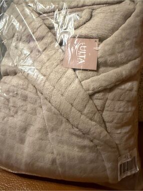 Ulta Beauty Quilted Plush Robe in Taupe Beige